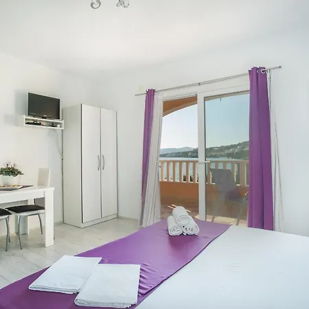Kaja - Right Next To The Beach Trogir Exterior photo