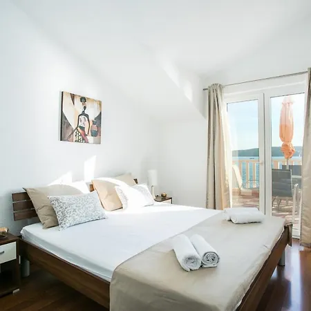 Kaja - Right Next To The Beach Trogir Exterior photo