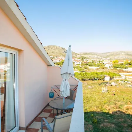 Kaja - Right Next To The Beach Trogir Exterior photo