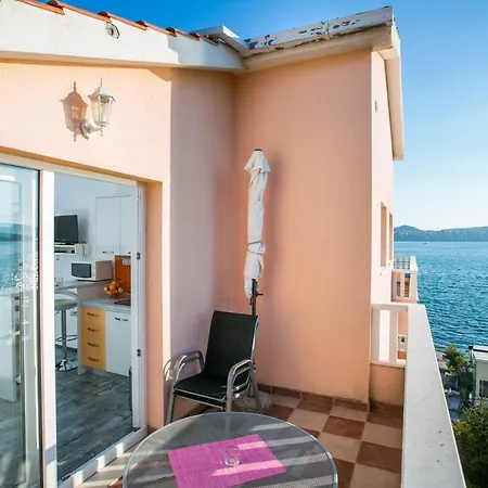 Kaja - Right Next To The Beach Trogir Exterior photo