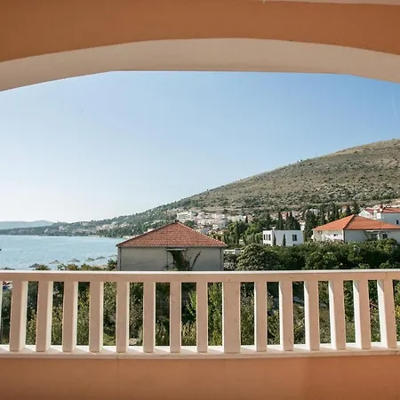 Kaja - Right Next To The Beach Trogir Exterior photo