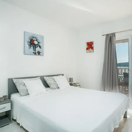 Kaja - Right Next To The Beach Trogir Exterior photo