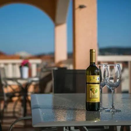 Kaja - Right Next To The Beach Trogir Exterior photo