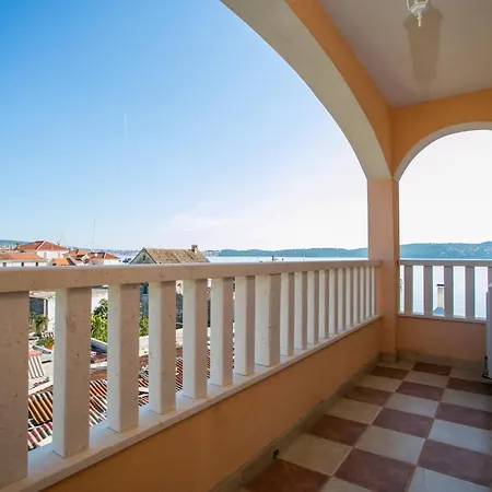 Kaja - Right Next To The Beach Trogir Exterior photo