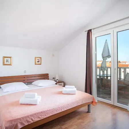 Kaja - Right Next To The Beach Trogir Exterior photo