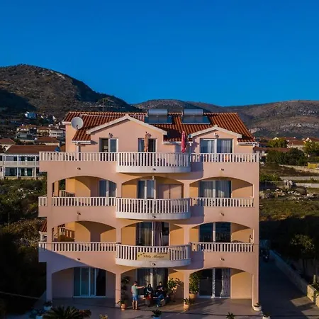 Kaja - Right Next To The Beach Trogir Exterior photo