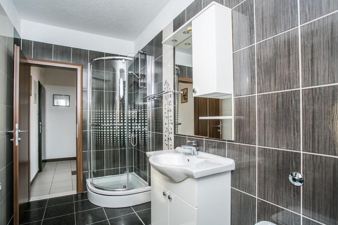 Kaja - Right Next To The Apartman Trogir