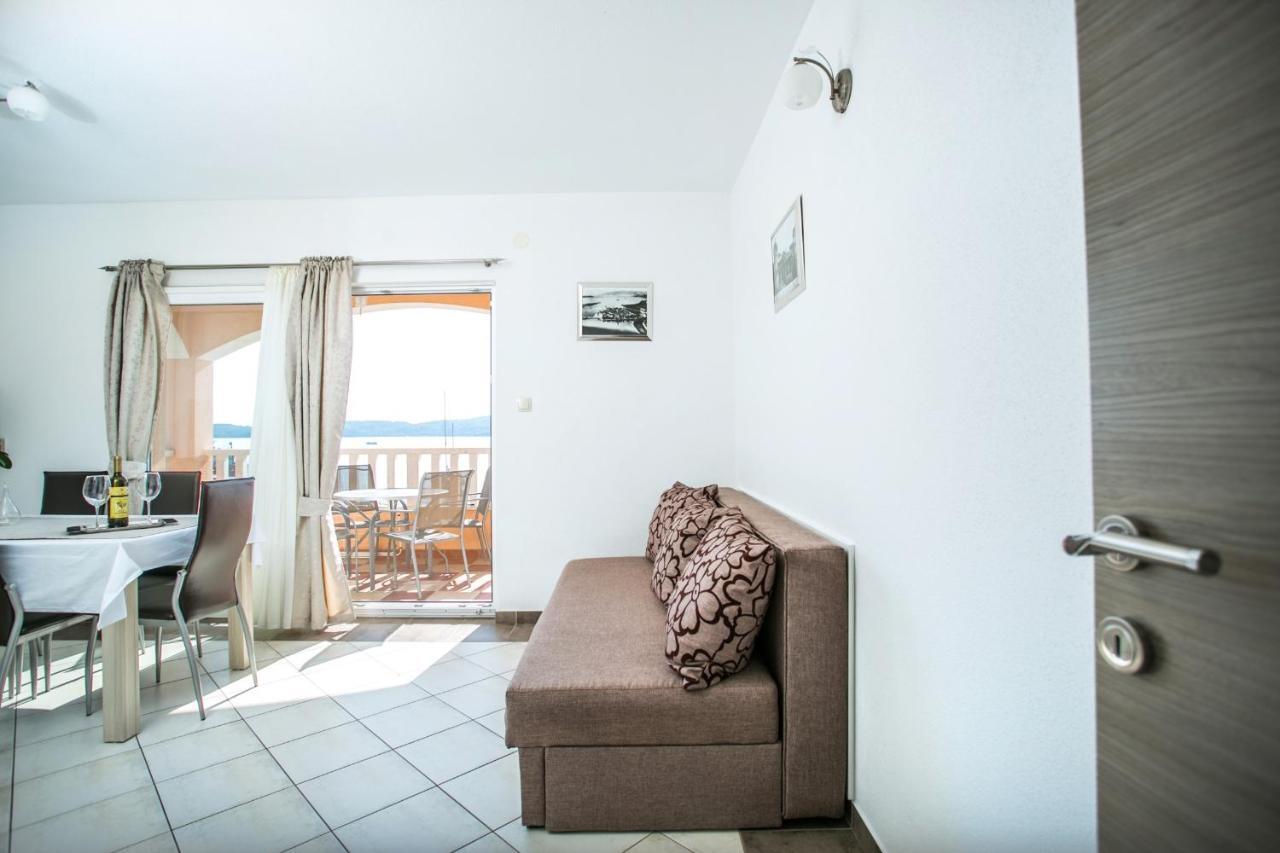 Kaja - Right Next To The Apartman Trogir